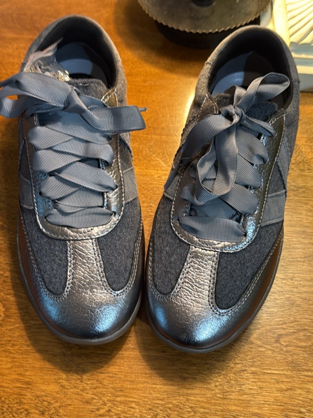 Vionic Women's Metallic Charcoal and Gray Ribbon-Lace Sneakers